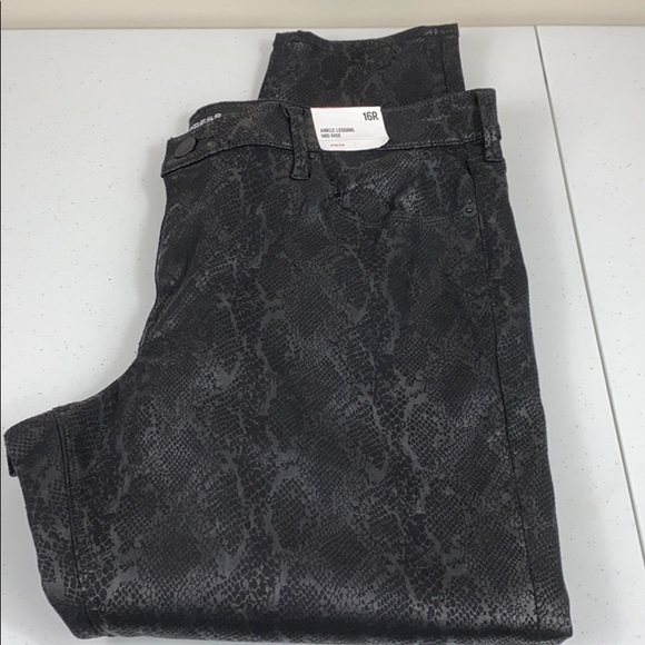 Express Mid Rise Snakeskin Print Ankle Jean - Picture 4 of 8